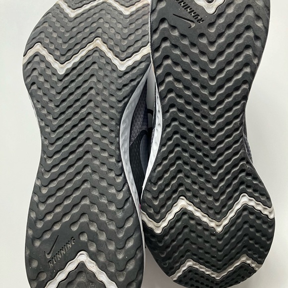 Nikes Revolution Size 11 EUC - Picture 6 of 7